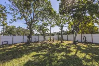 Charming 3-bedroom house with WiFi and AC in Royal Palm Beach Hotels near Publix Super Market at The Groves at Royal Palms