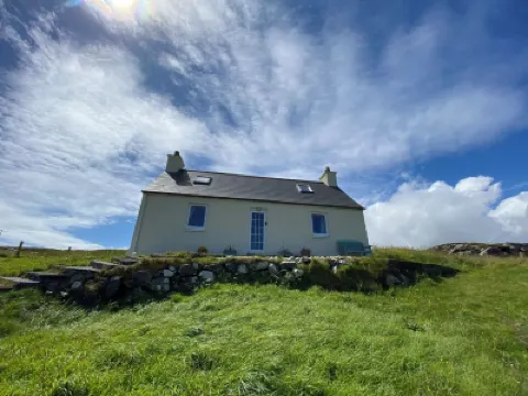 Taigh Ciorstaidh family & pet friendly self-catering Isle of Barra Scotland Hotels in 