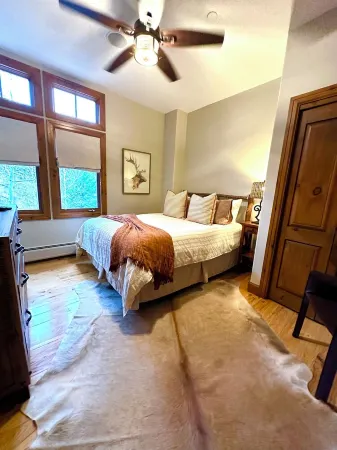 3 Bedroom Condo Just Steps From Arrowhead Lift