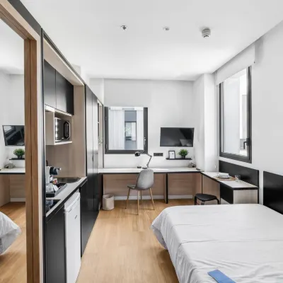 Home and CoLiving Pamplona Hotels near UPNA