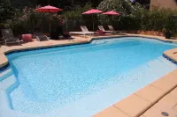Logis Hotel le Lonca - Pools