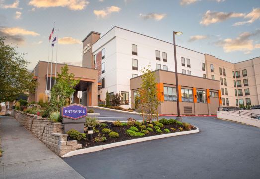 4. 햄프턴 인 & ..