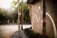 Emdoneni Lodge with Zululand Cat Conservation Project Hotels in Hluhluwe