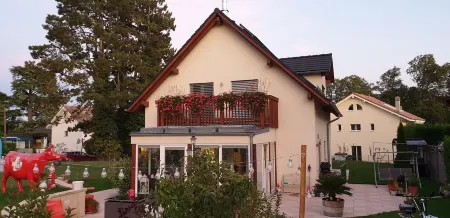 Bnb "Les Coquelicots" Отели в г. Шаван-де-Божи