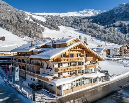Hotel Andy 4 Sterne Superior Hotels in Jerzens