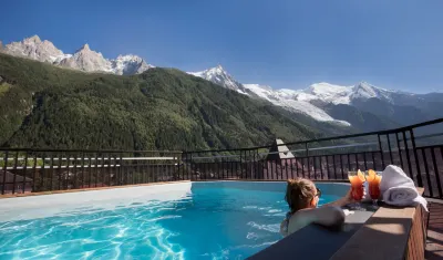 Park Hotel Suisse & Spa Hotel dekat Grotte de Glace
