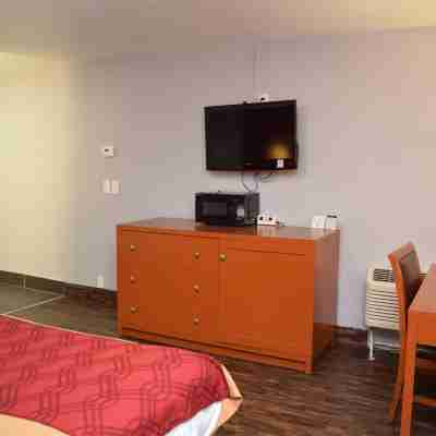 Econo Lodge Rooms