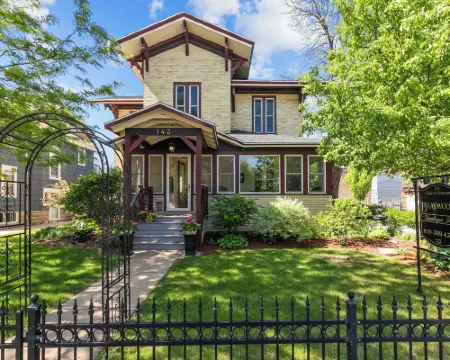 Braywood Inn Hotels in Oshkosh