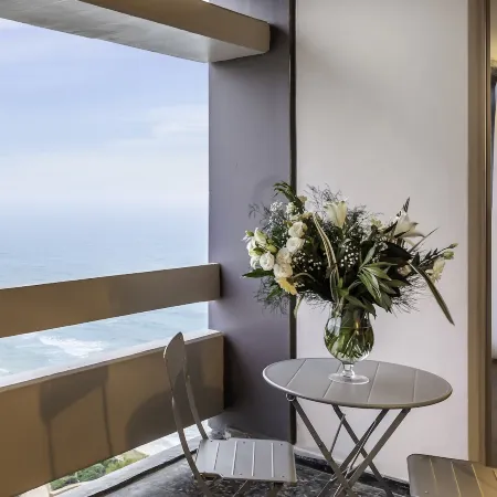 The Seasons Hotel -Studio & Suite