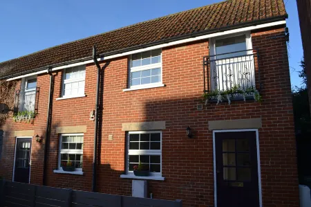 Frinton Escapes - the Cottage Отели в г. Торп-ле-Сокен