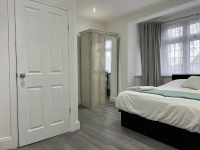 Inviting 2-Bed Apartment in Ilford