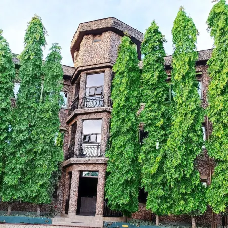 Discovery Courts Hotel