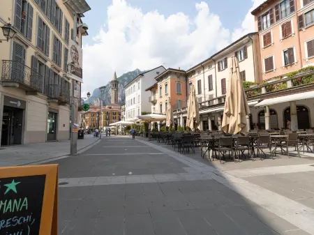 Lovely Home Apartment Отели в г. Лекко