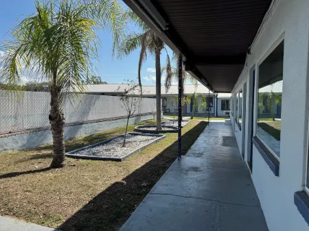 Royal Inn Отели в г. Юстис