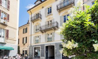 Shades of Como with Private Terrace by Rent All Como