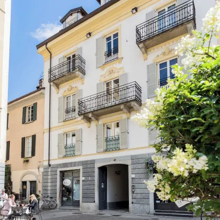 Shades of Como with Private Terrace by Rent All Como