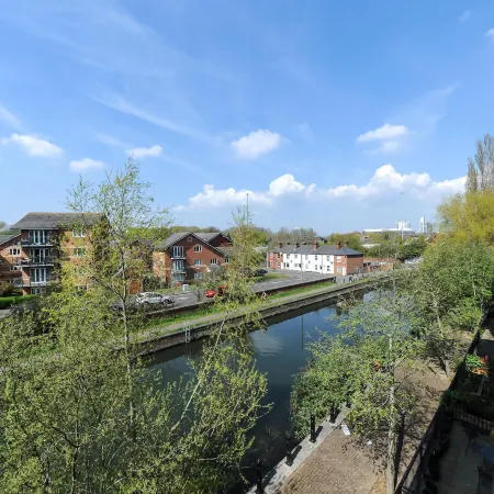 Select Serviced Accommodation - Hunters Wharf