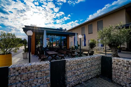 Hotel Viktorosa Отели в г. Гутсбецирк Райнхардсвальд