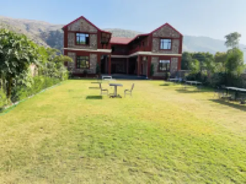 ปุชคาร์ รีทรีท รีสอร์ท โรงแรมในปุชการ์