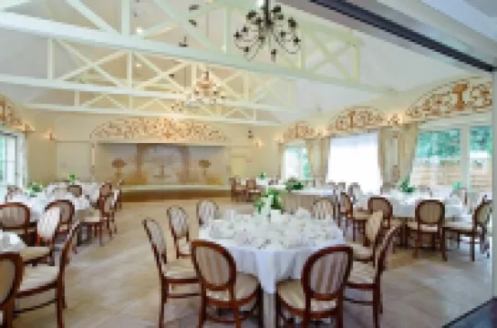 Villa Estera - Hotel & Restauracja Hotels in Pruszkow County