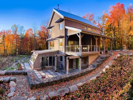 Le Camp Caché Shefford Отели рядом с достопримечательностью «Theatre Palace de Granby»