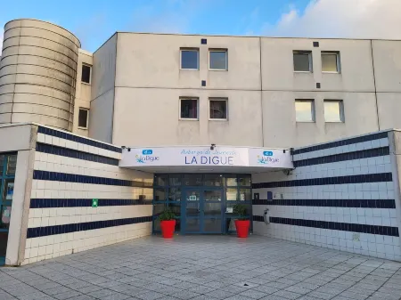 La Digue Отели рядом с достопримечательностью «Calais Lighthouse»