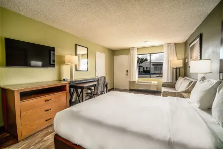 The Buena Park Hotel & Suites Отели рядом с достопримечательностью «Jain Centre of Southern California»