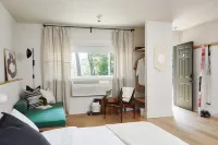 Somewhere Inn Calabogie Hotels in Calabogie