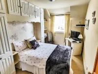 Honeybrook Hotels near The Glenturret Distillery