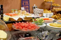 加爾比千禧飯店 - 早餐