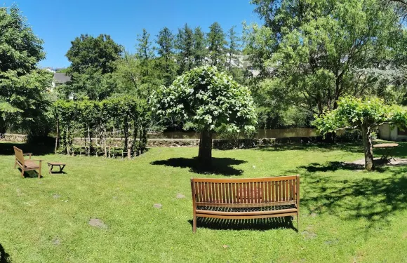 Logis Hôtel 安布魯瓦斯