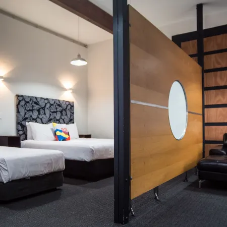 U Boutique Hotel, SureStay Collection by BW Отели рядом с достопримечательностью «Гора виктория»