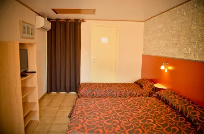 Hotel les Pins Hotels near Hourtin Plage
