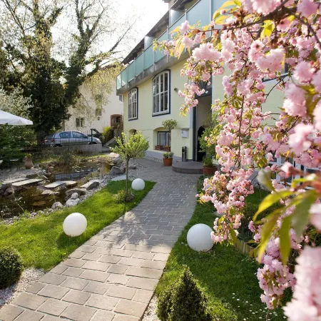 Hotel Rosenvilla Отели рядом с достопримечательностью «Шлос Хелльбрунн»
