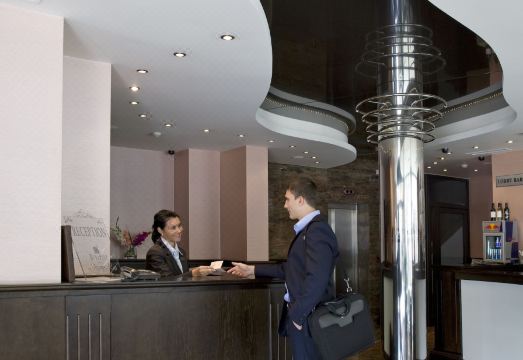 부다페스트 호텔의 다양하고 풍성한 조식 뷔페