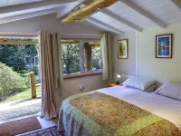Ward Avenue B&B - parking