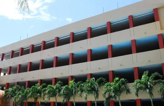 雷諾薩皇家花園酒店