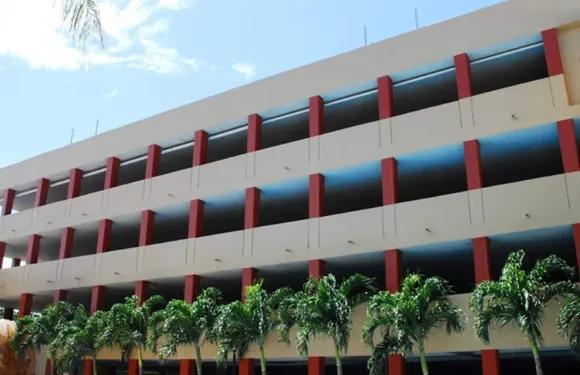 雷諾薩皇家花園酒店