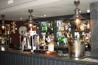 The Dewdrop Inn - bar