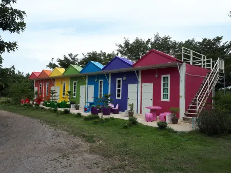 Rai Phuruk Resort Отели рядом с достопримечательностью «Wat Huai Sai Thong»