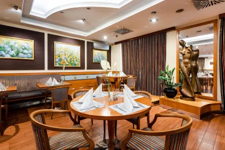 Hotel Kálvária Отели в г. Дьор