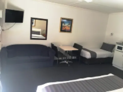 Nicholas Royal Motel - No Pets Allowed Hotels in Hay