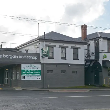 Bridge Hotel