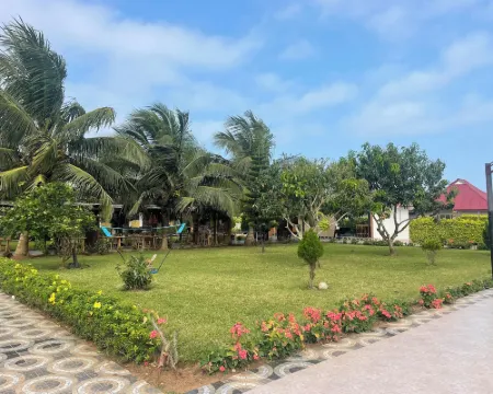 Accruase Paradise Hotels in Prampram