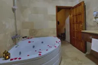 جيرفيني كايف هوتل - جاكوزي