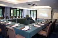 Cbh Frensham Pond Hotel Hotels in Haslemere