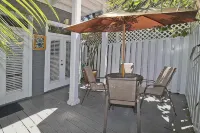 Ambrosia Key West Hotels near The Key West Butterfly and Nature Conservatory