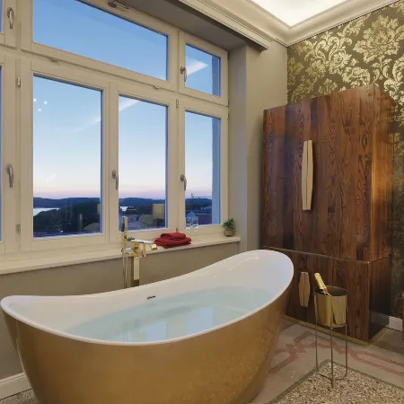 Arena & Seaview Luxurious Residence