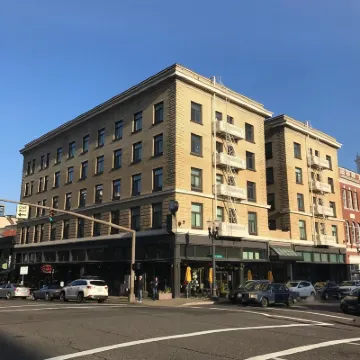Washington Plaza Apartments Hotels near Pioneer Courthouse Square