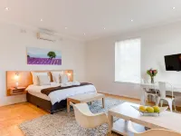 Albourne Guesthouse Hotels near Koop Sentrum